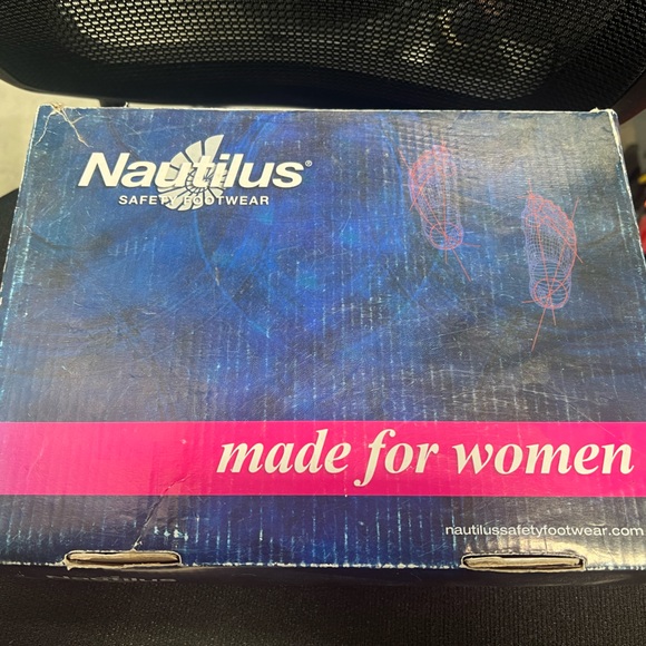 Nautilus Safety Footwear- women’s work boots - Picture 3 of 4
